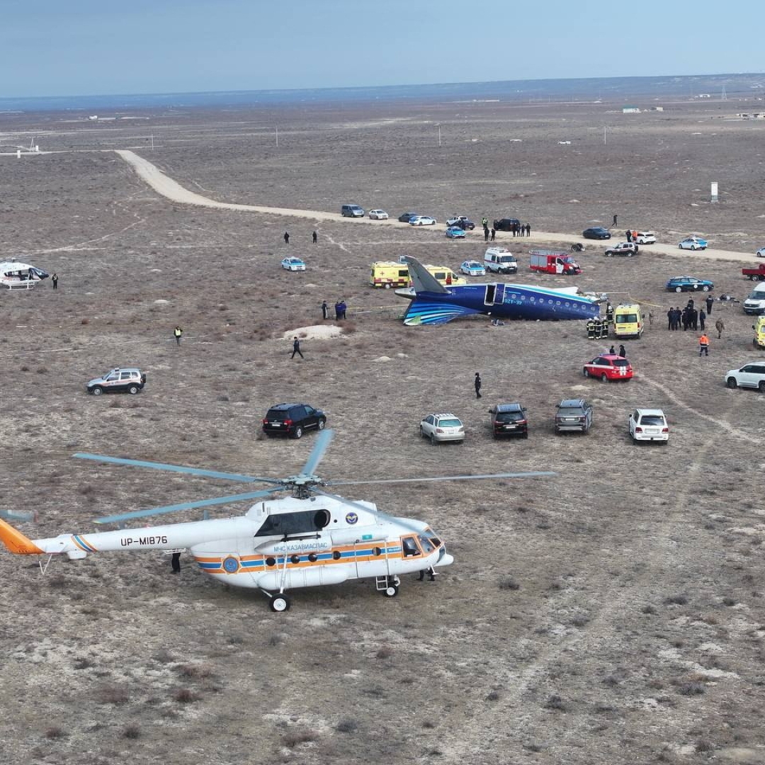 Queda de avião Embraer no Cazaquistão mata 38 pessoas