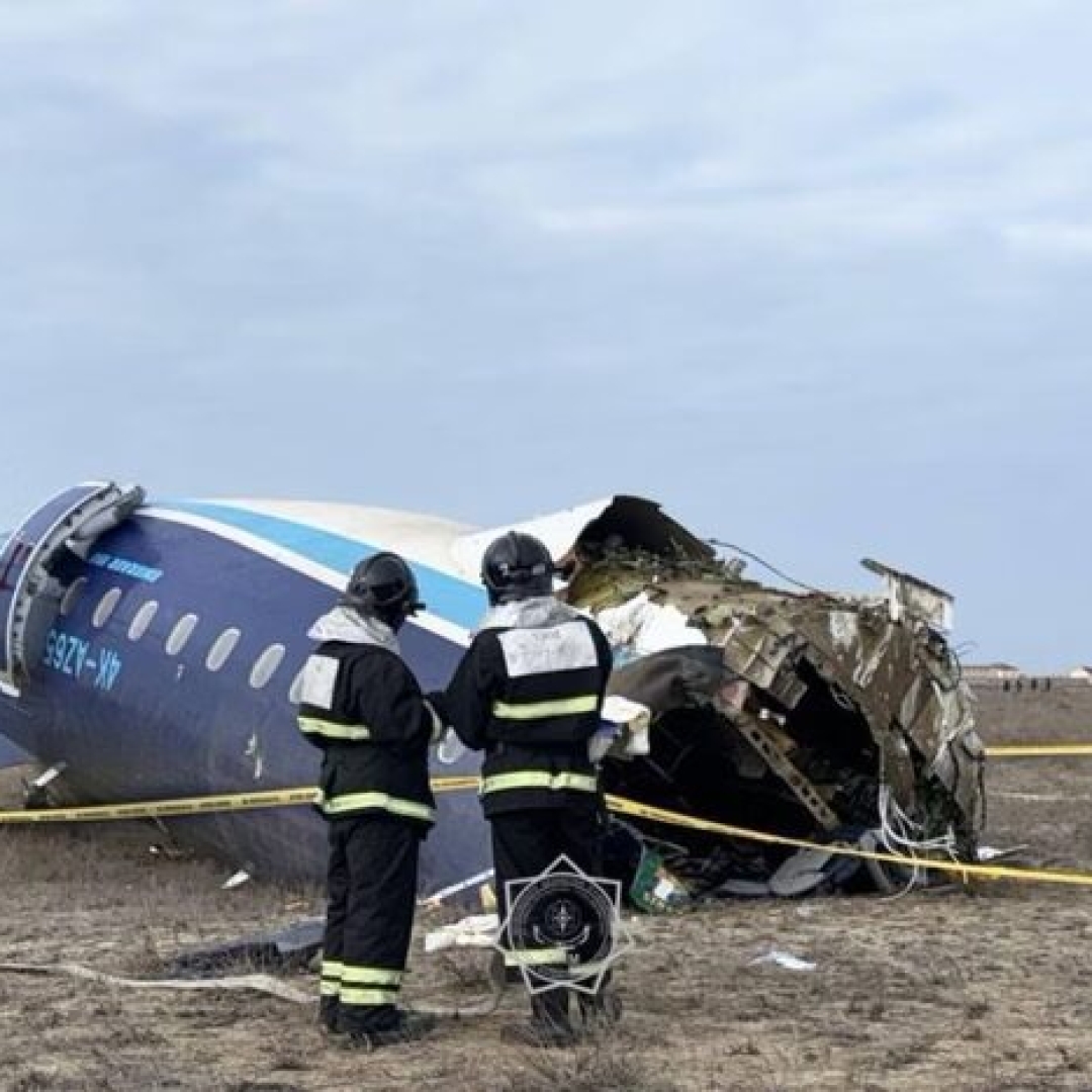 Queda de avião no Cazaquistão deixa 38 mortos