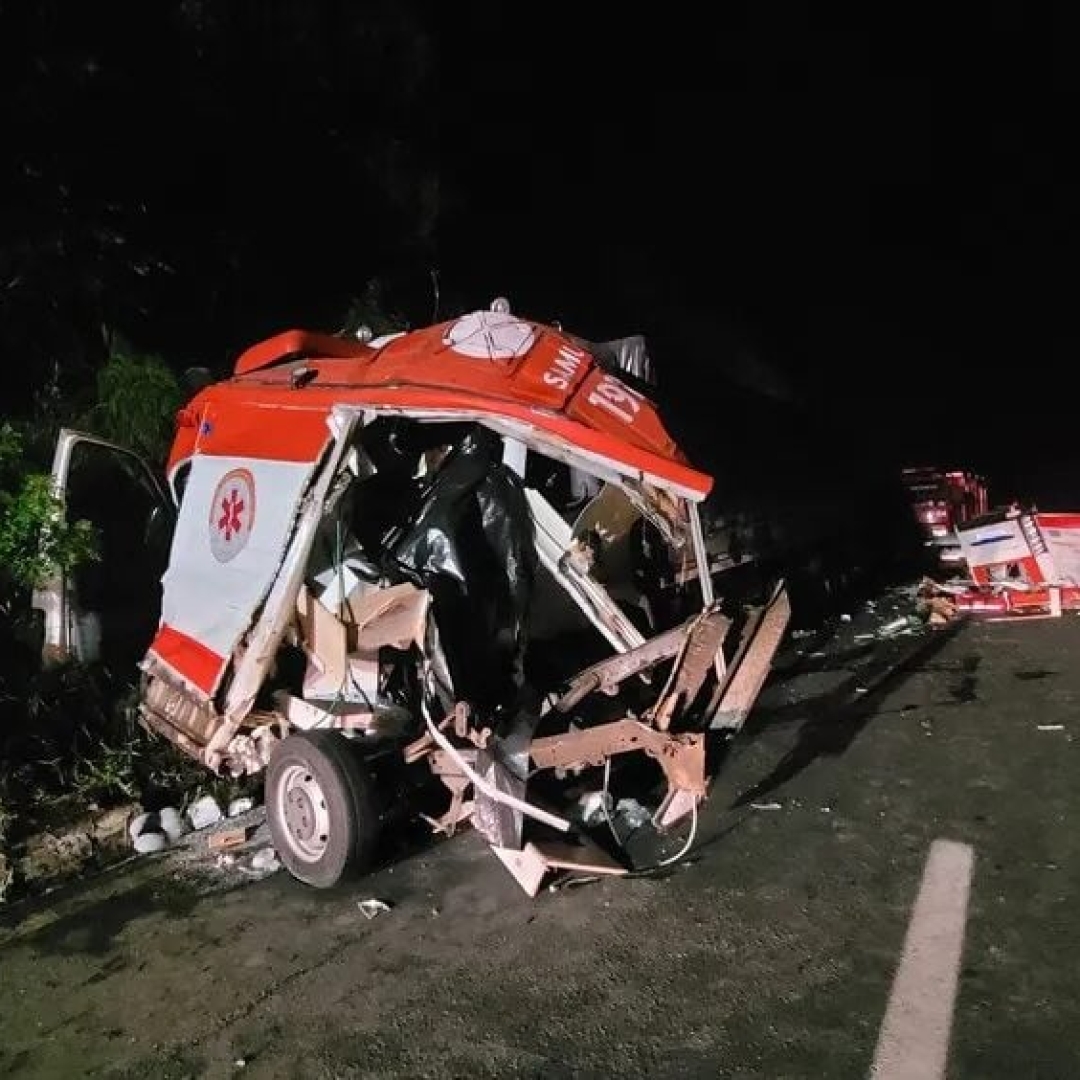 Acidente com ambulância do Samu deixa quatro mortos na BR-476