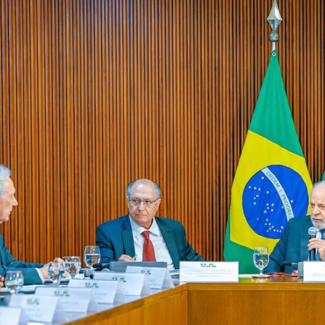 Parlamentares da oposição querem derrubar decreto de Lula sobre uso da força policial