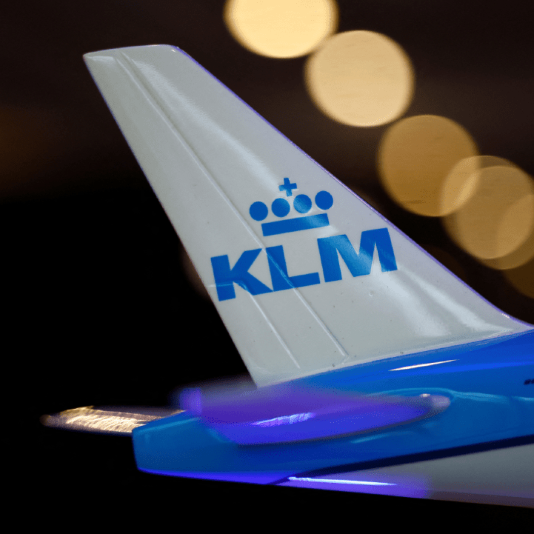 Avião da KLM derrapa durante pouso de emergência na Noruega