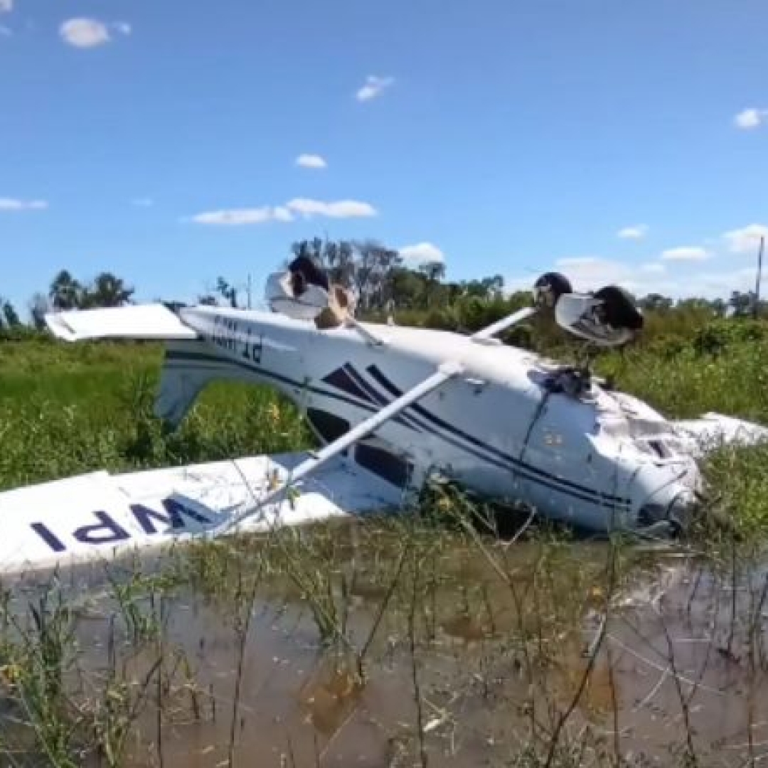 Três pessoas são resgatadas após acidente aéreo em Aquidauana