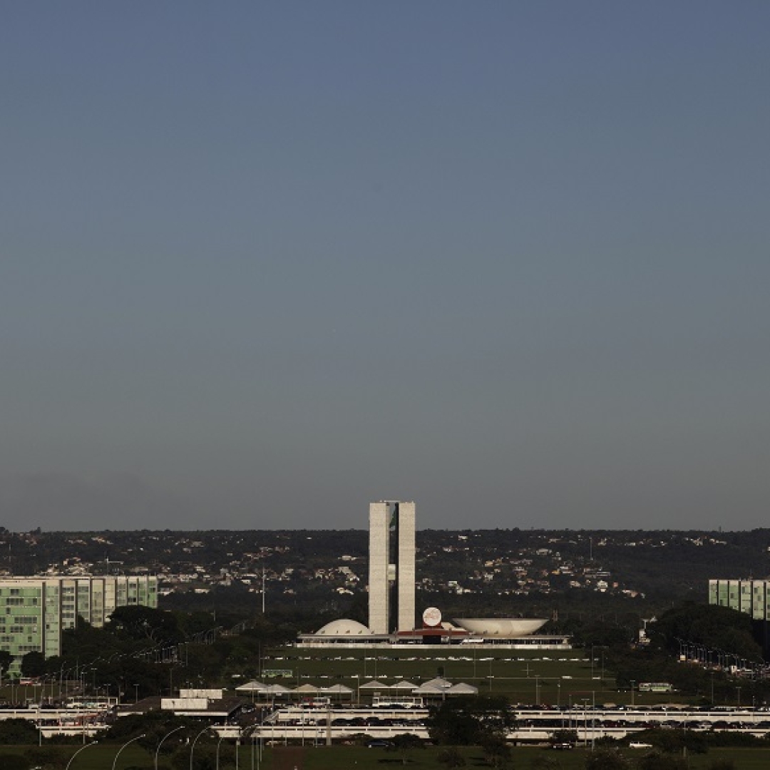 Governo anuncia reajuste salarial para servidores públicos