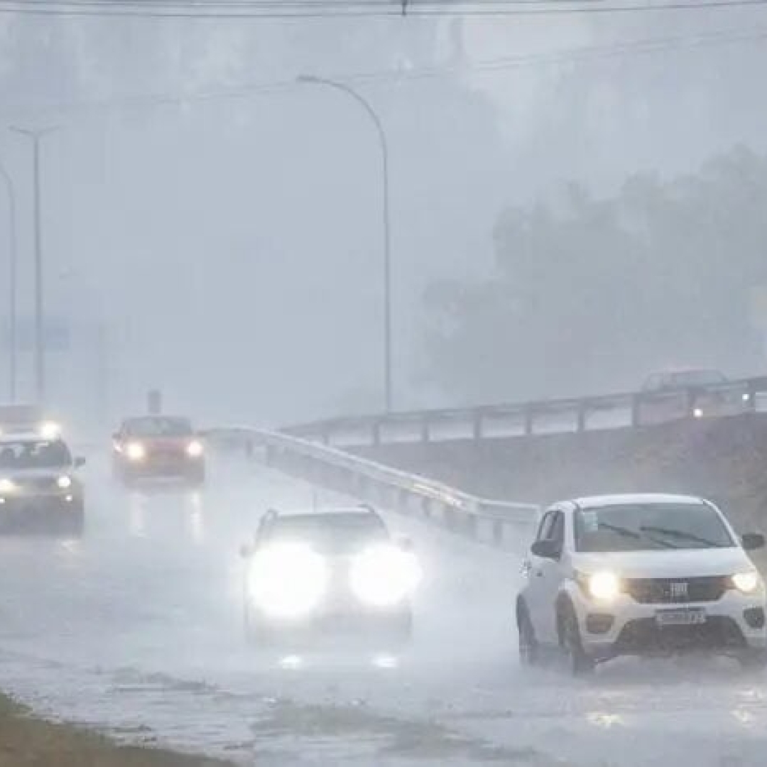 Previsão de chuvas intensas no Paraná em janeiro de 2025