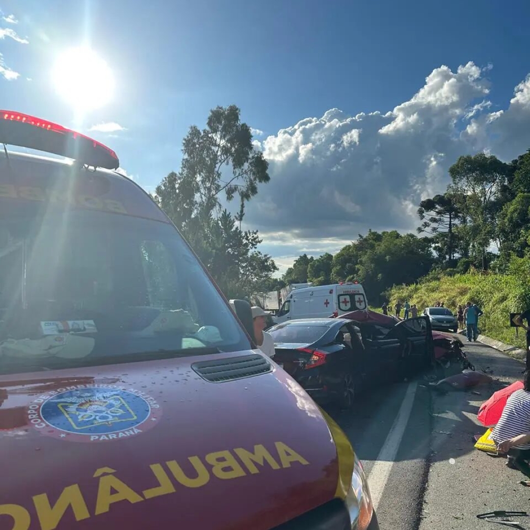 Acidente na BR-476 deixa três mortos e quatro feridos