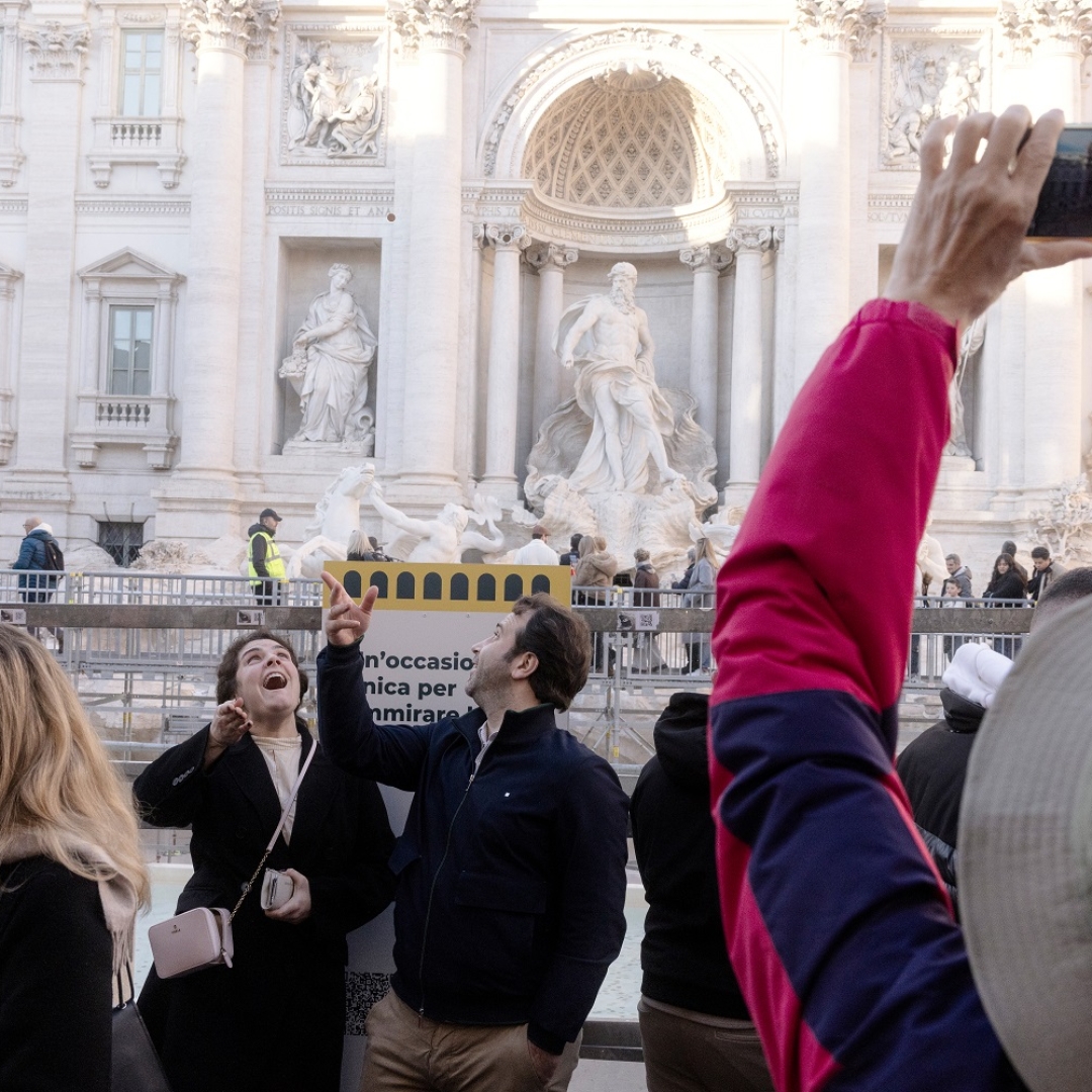 Fontana di Trevi em Roma arrecada €2 milhões em moedas para a caridade