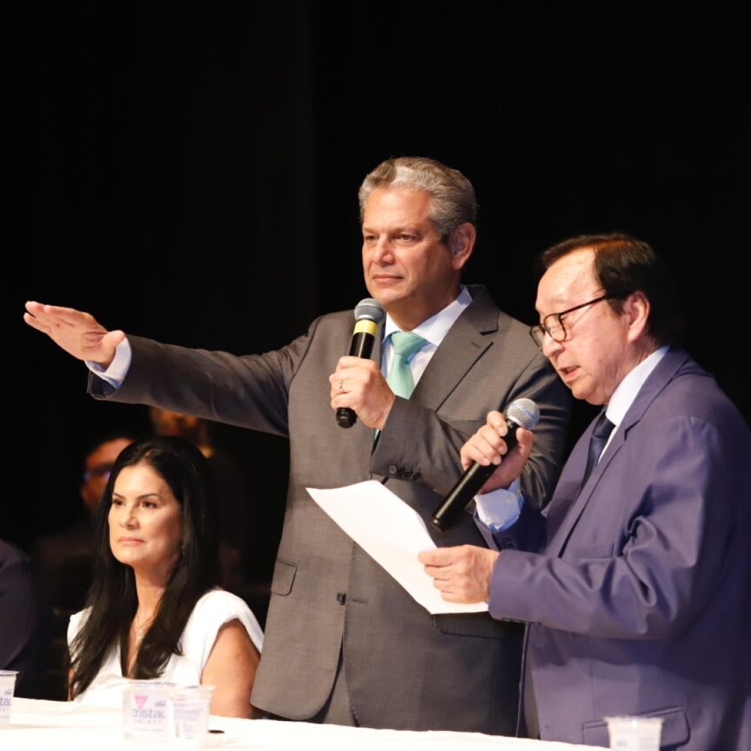 Posse de Silvio Barros e Sandra Jacovós como prefeito e vice-prefeita de Maringá