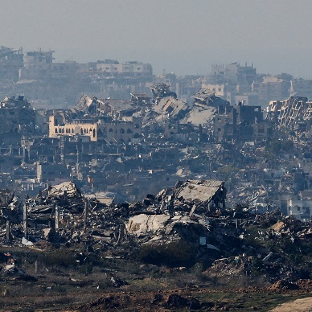 Ataques aéreos israelenses matam dezenas de palestinos na Faixa de Gaza