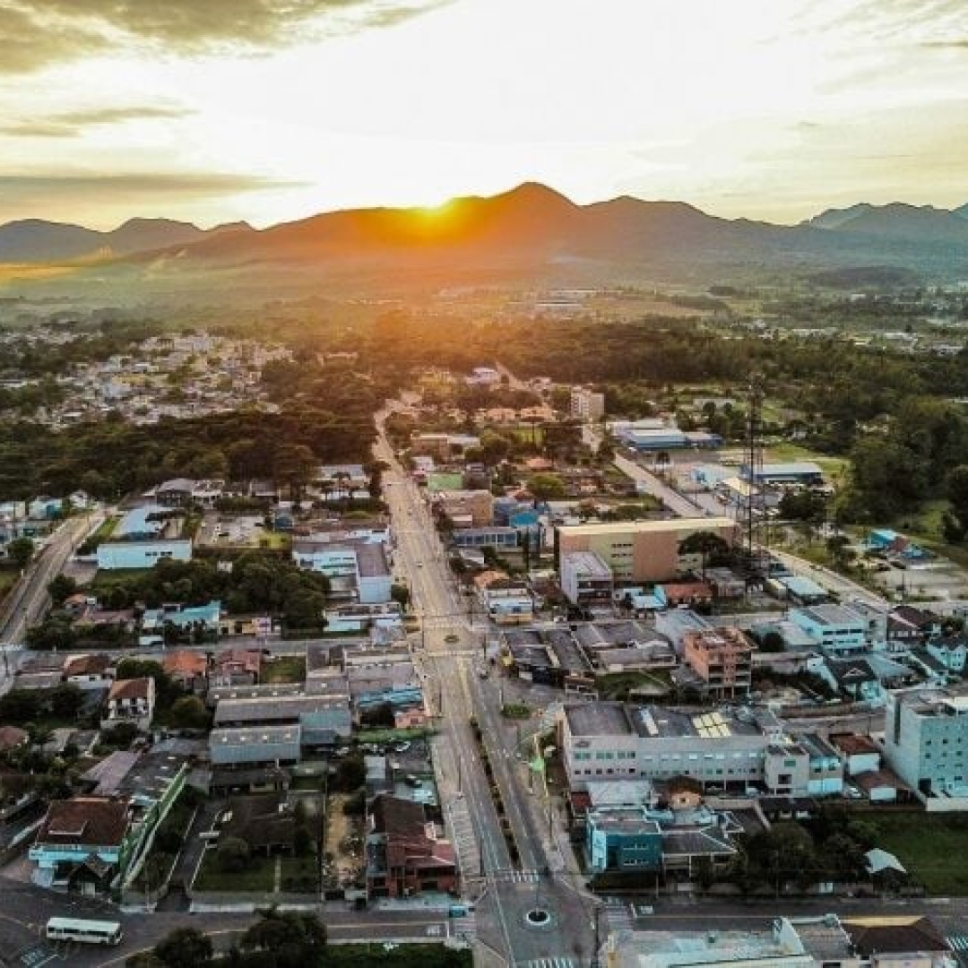 Prefeitura de Quatro Barras abre concurso público com 96 vagas