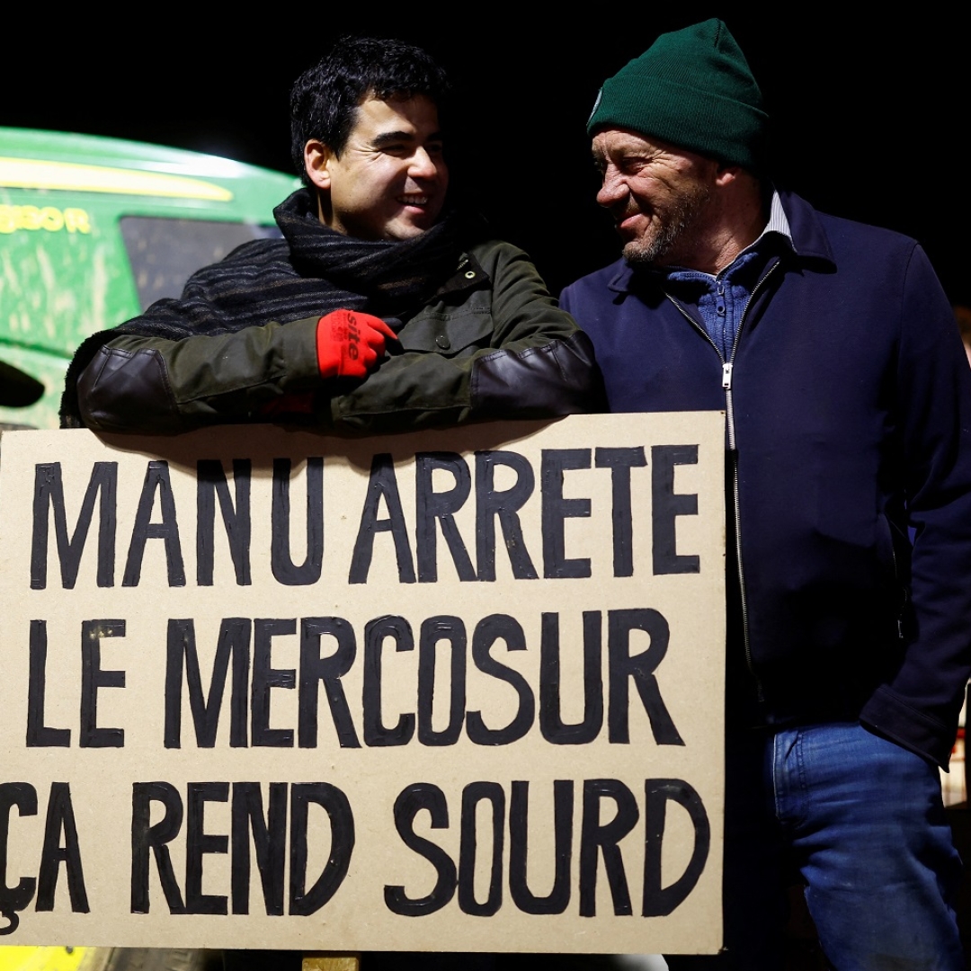 Agricultores franceses protestam contra acordo de livre comércio