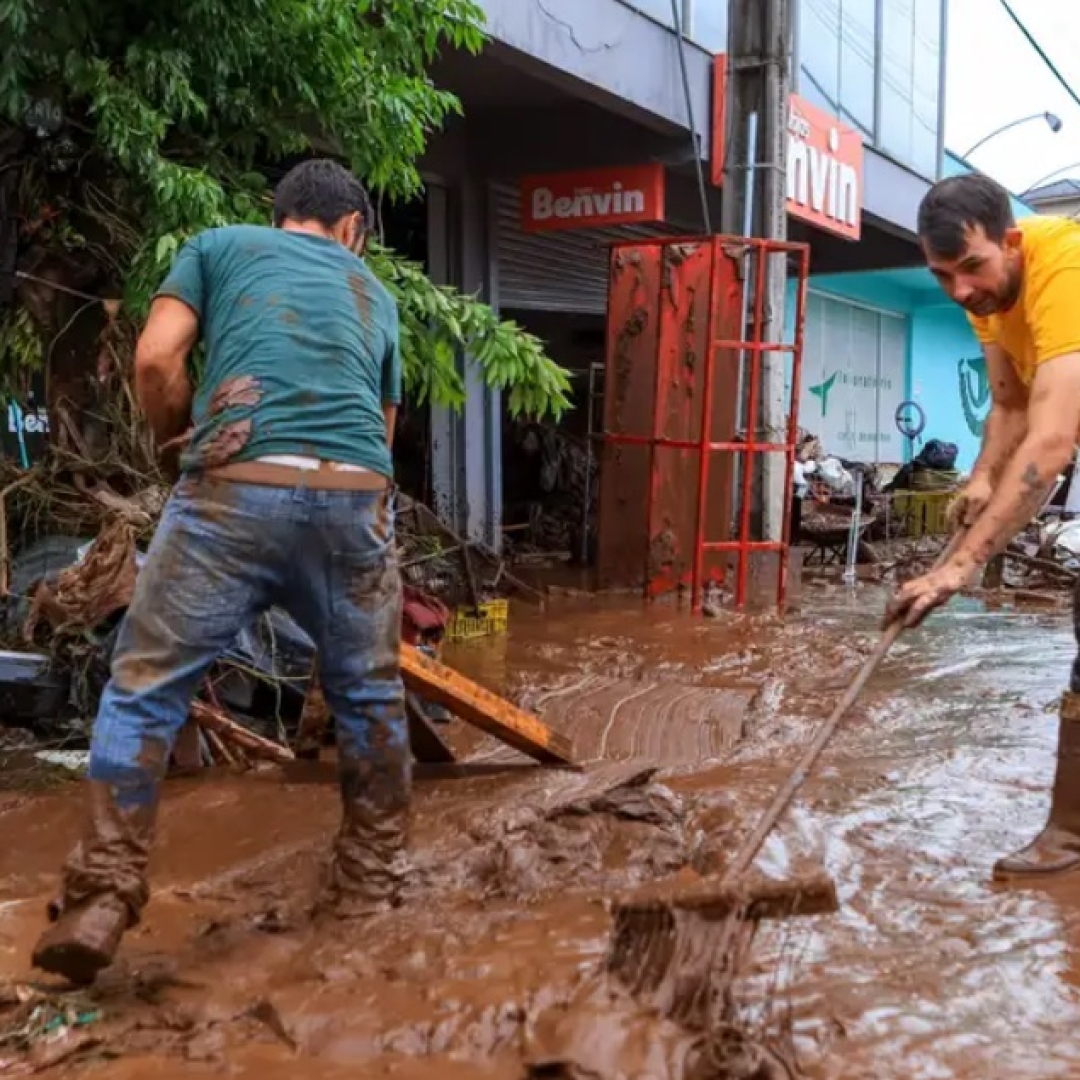 Lula recebe balanço sobre reconstrução de moradias no RS