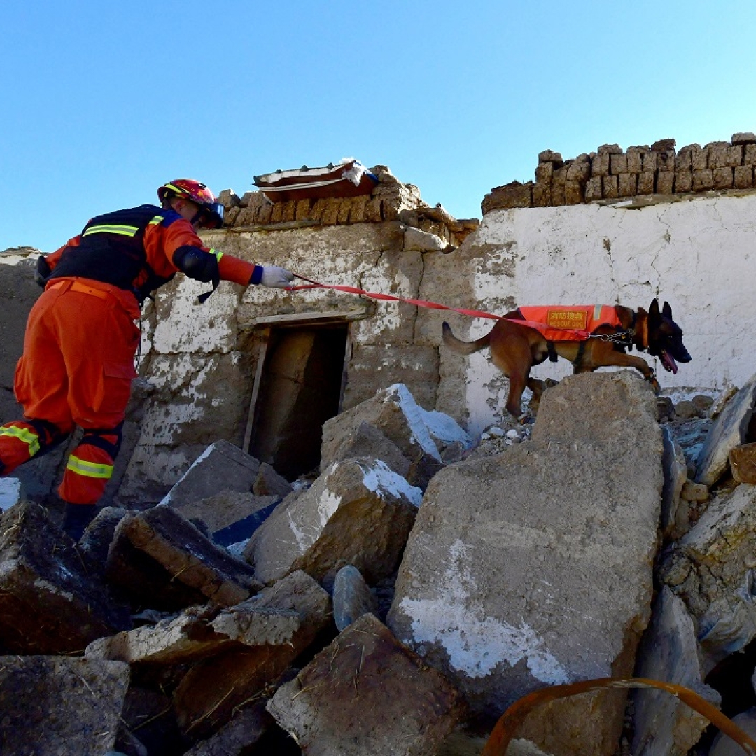 Mais de 400 pessoas resgatadas após terremoto no Tibete