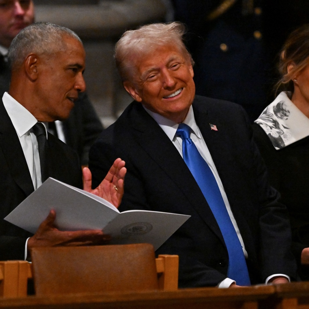 Trump e Pence se encontram em funeral de ex-presidente