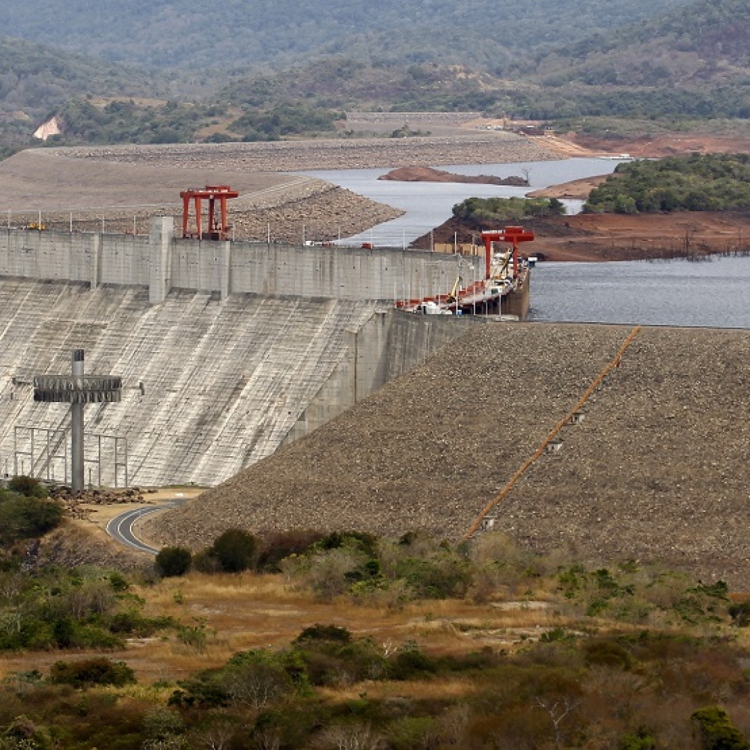 Brasil inicia testes de importação de energia da Venezuela