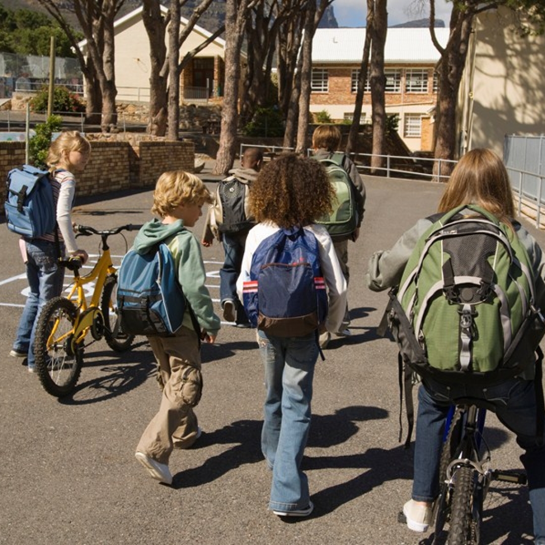 Como escolher a mochila certa para crianças e adolescentes