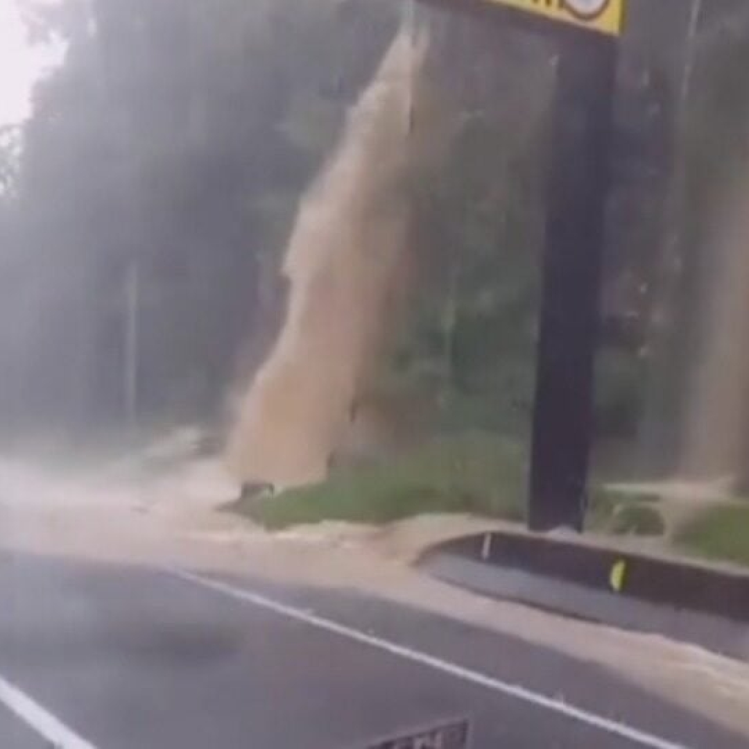 Chuvas causam alagamentos em Balneário Camboriú