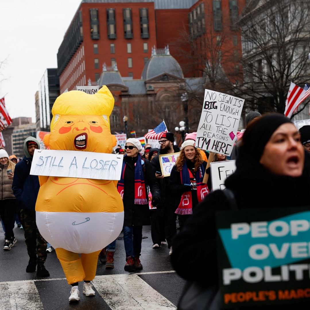 Milhares protestam em Washington antes da posse de Trump