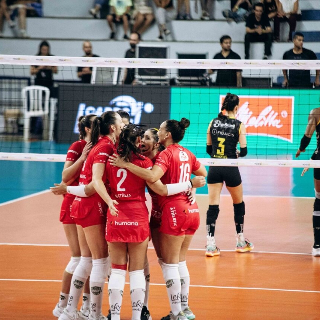 Unilife Maringá enfrenta Praia Clube pela Superliga Feminina de Vôlei