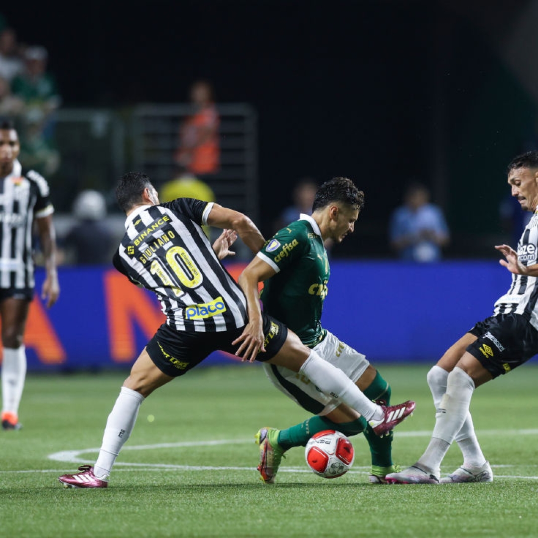 Santos enfrenta Palmeiras no Campeonato Paulista