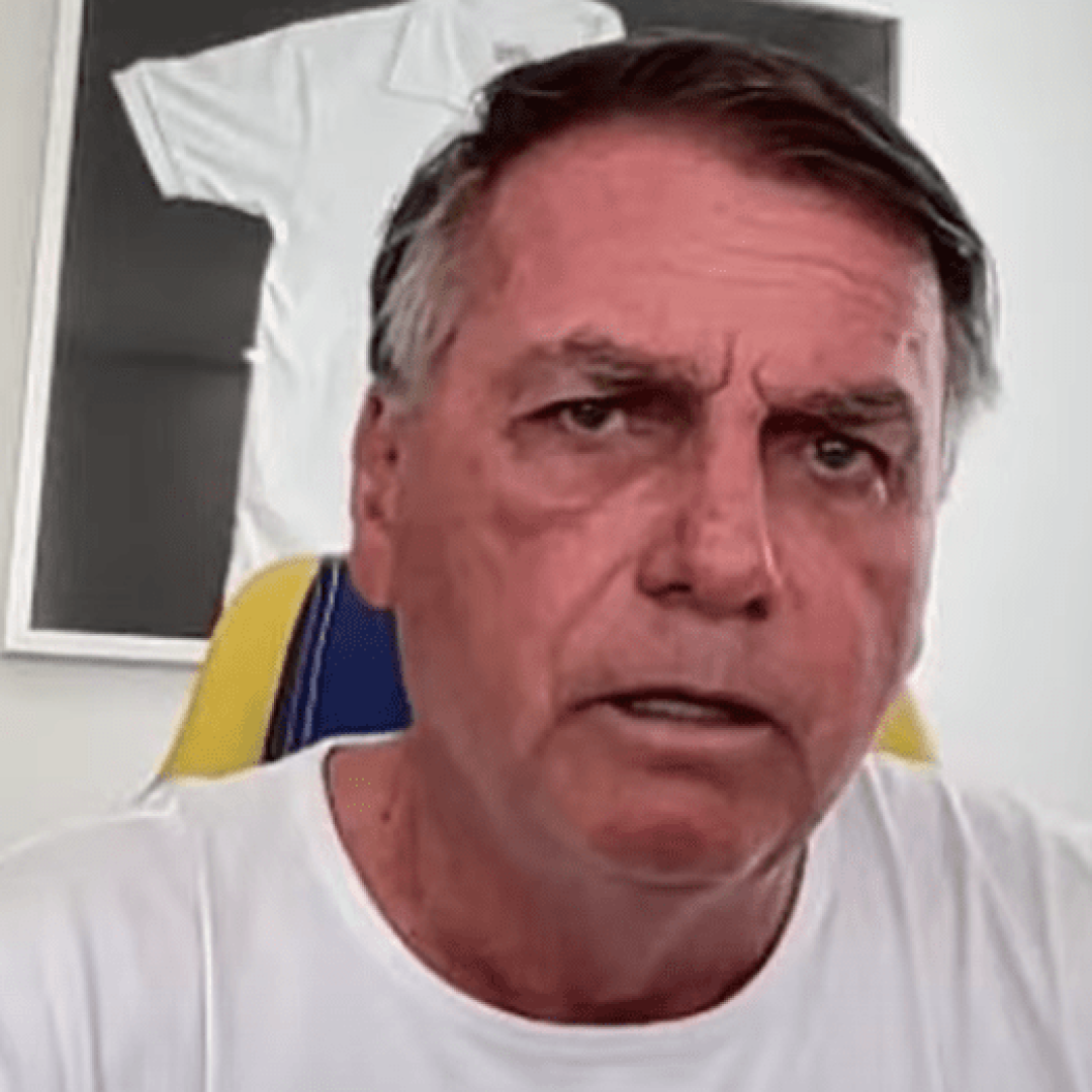 Bolsonaro fala sobre inquéritos e OMS em entrevista