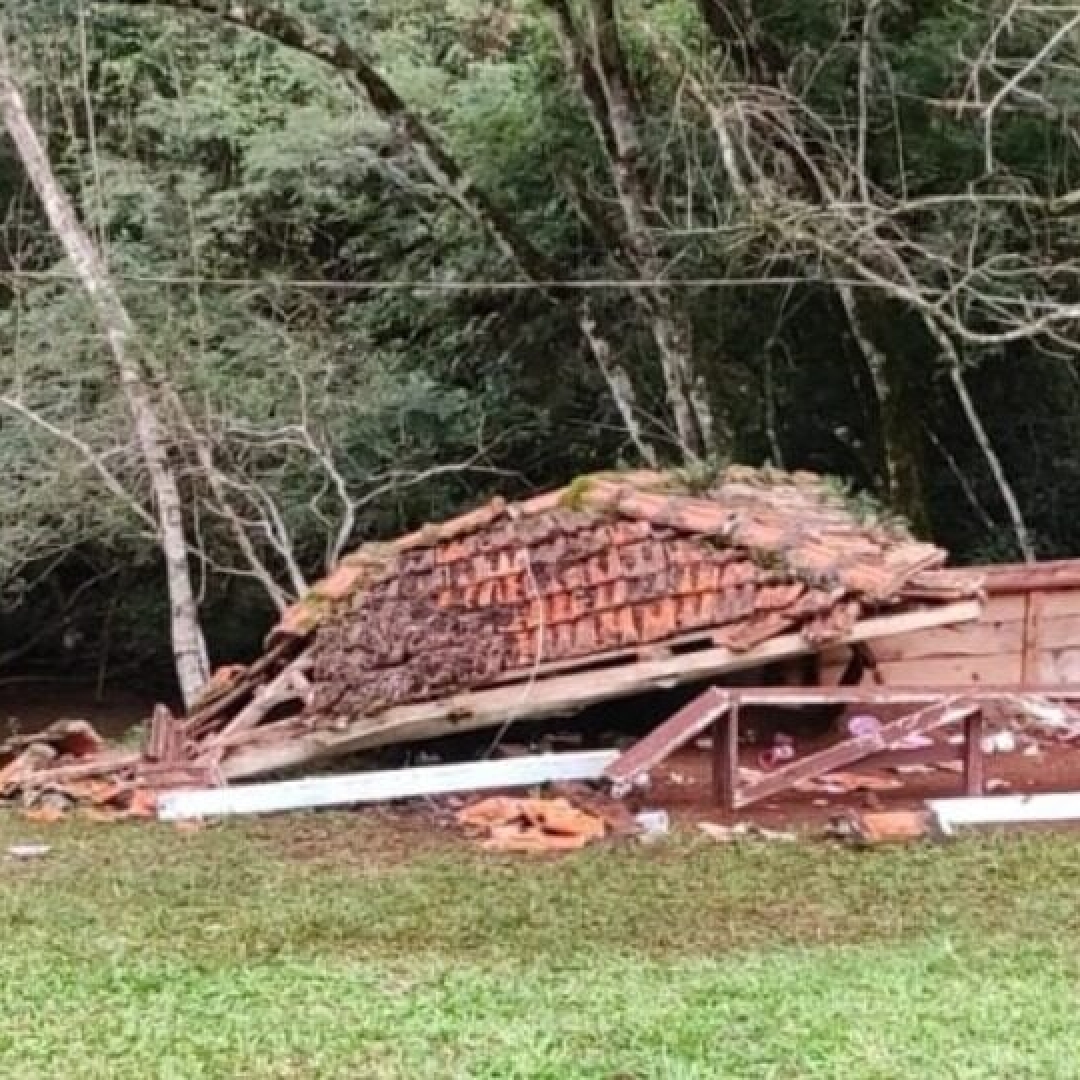 Quiosque desaba durante festa e bebê fica gravemente ferido