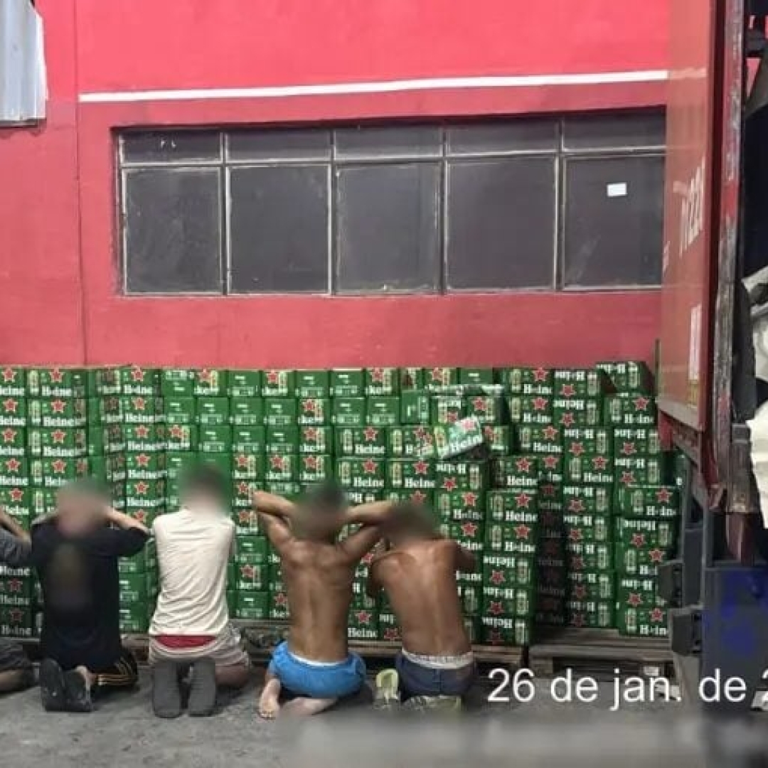 Três suspeitos morrem em confronto com a PM após roubo de carga de cerveja