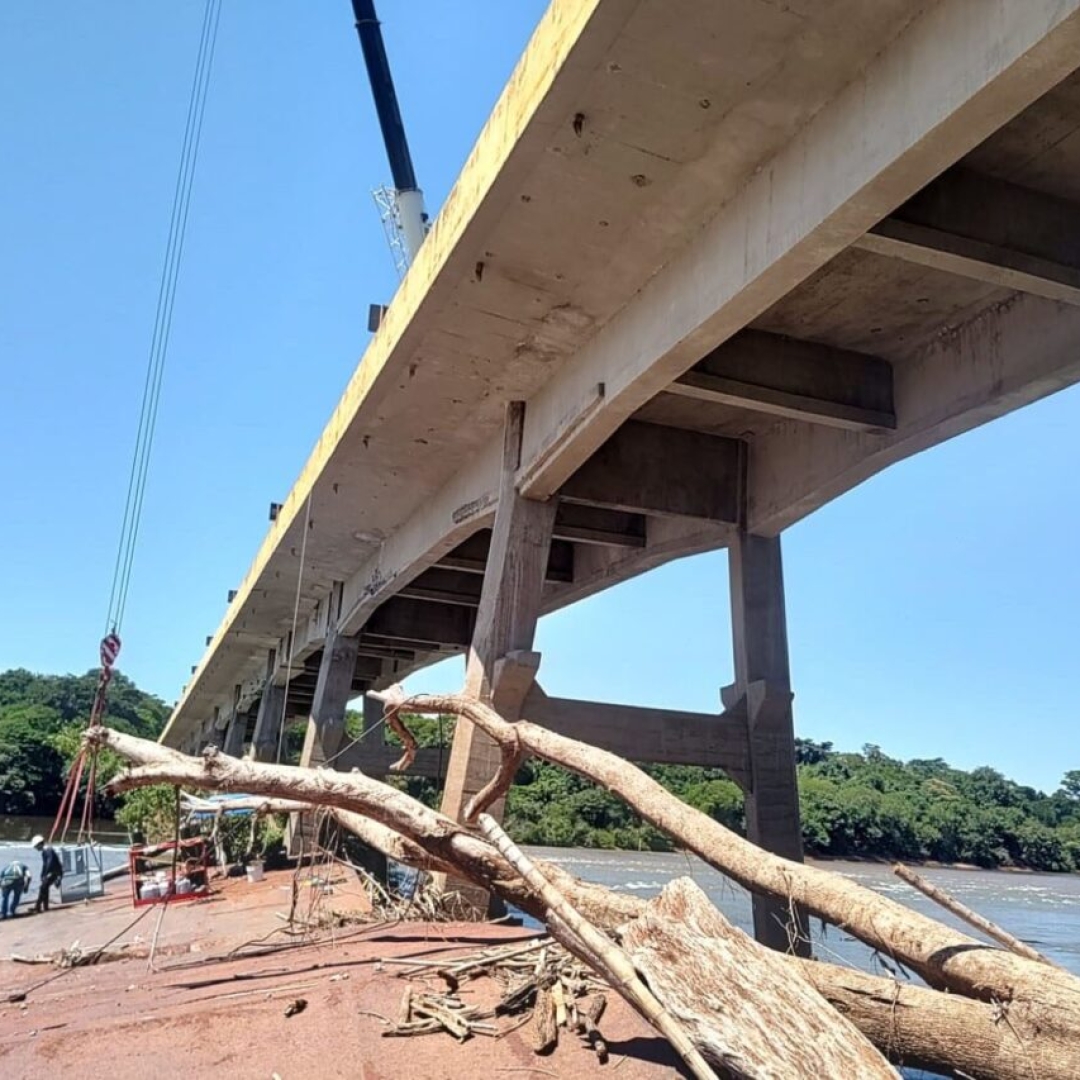 Retirada de Balsa na Ponte sobre o Rio Ivaí