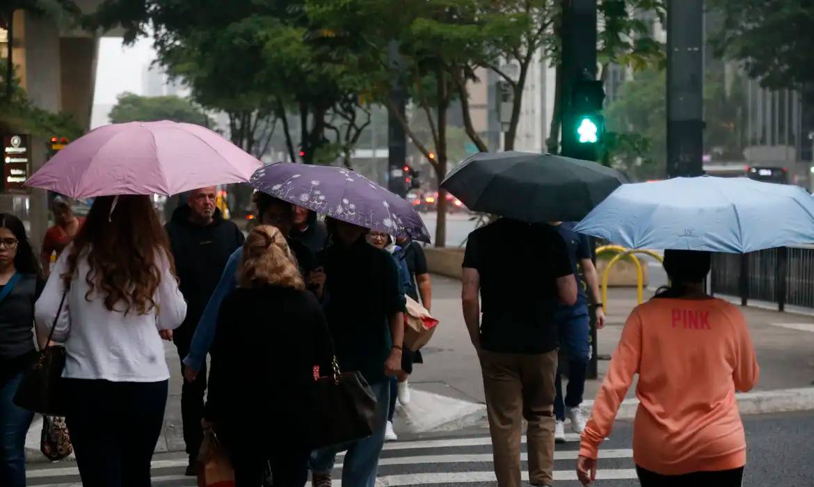 Chuvas diminuem em São Paulo após frente fria