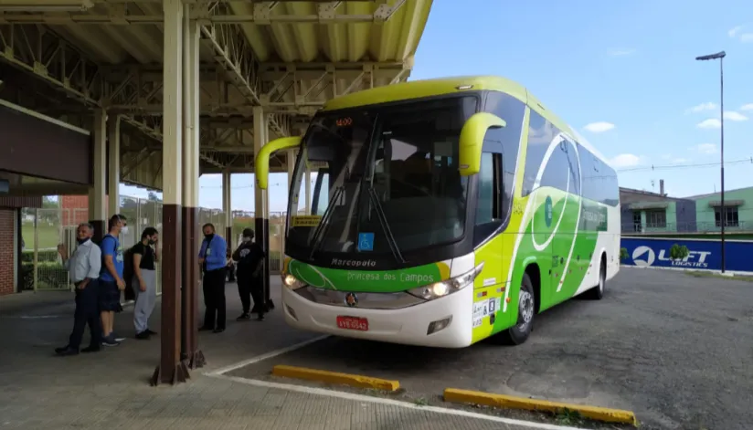 Nova lei garante gratuidade ou desconto de 50% em passagens de transporte intermunicipal para idosos no Paraná