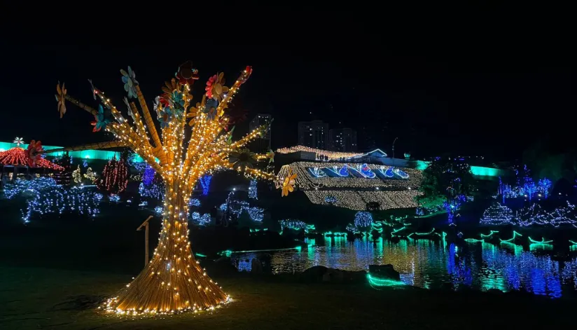 Parque do Japão recebe decoração especial de Natal temática da primavera