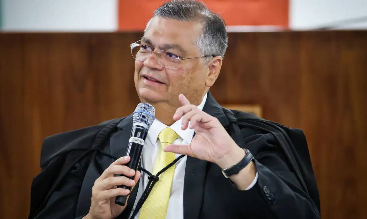 Ministro do STF afirma que Judiciário não pode ser silenciado