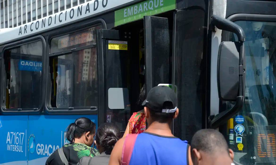 Prefeitura do Rio de Janeiro monitorará climatização dos ônibus