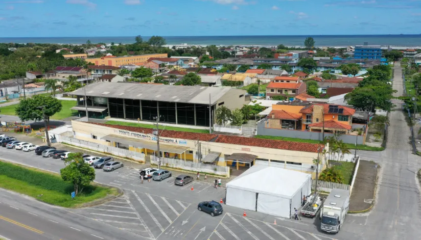 Governo do Paraná instala tendas para atendimento médico no Litoral