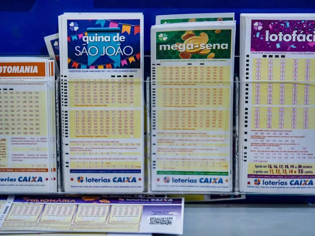 Sorteados números da Lotofácil para concurso 3296