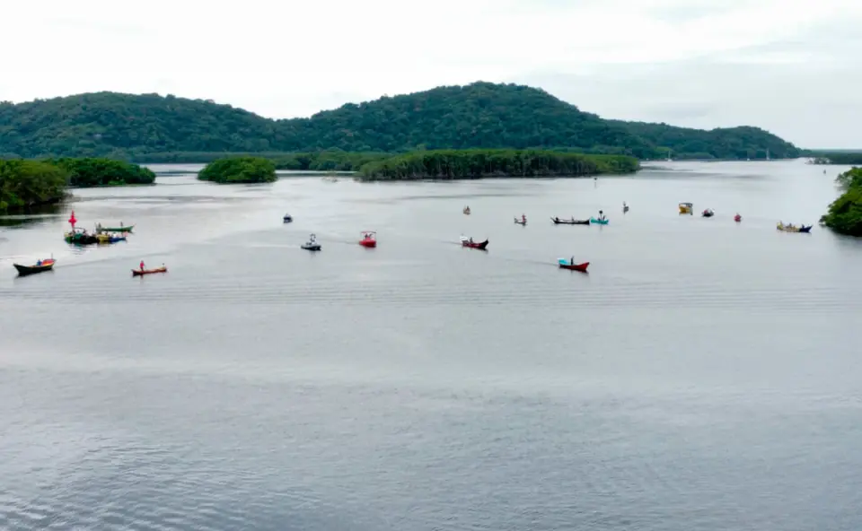 Pescador morre em acidente com táxi náutico no litoral do Paraná