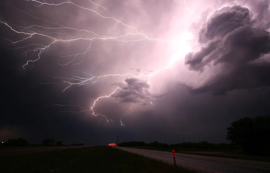 Alertas para tempestades no Paraná